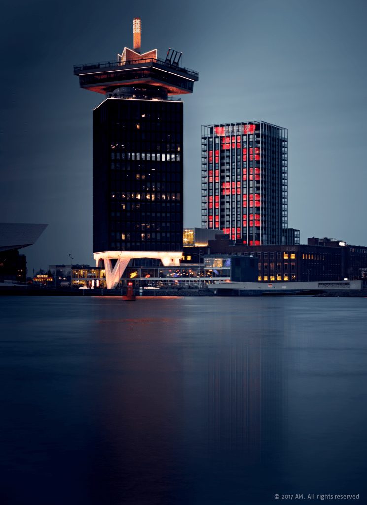 B’Mine Toren Is Verlicht Met Drie Kruisen Als Ode Aan Amsterdam - AM ...